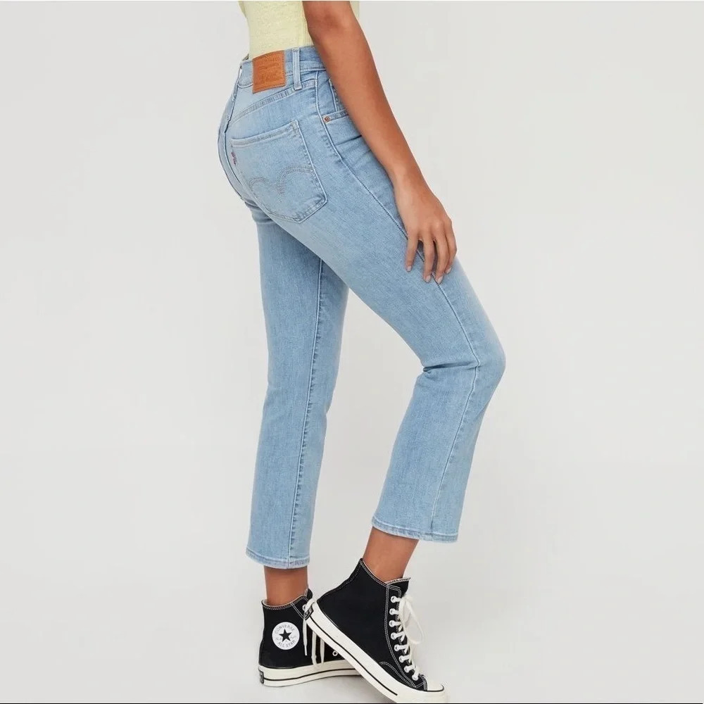 Levi's Premium Milehigh Crop Flare Jean size 25 Light wash- Late To The Game